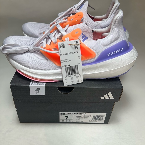 NWT Adidas Ultraboost Running Shoes - Size 7 - Picture 4 of 6